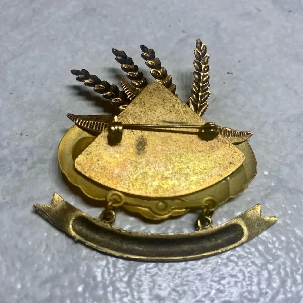 Vintage Give Thanks Pin
